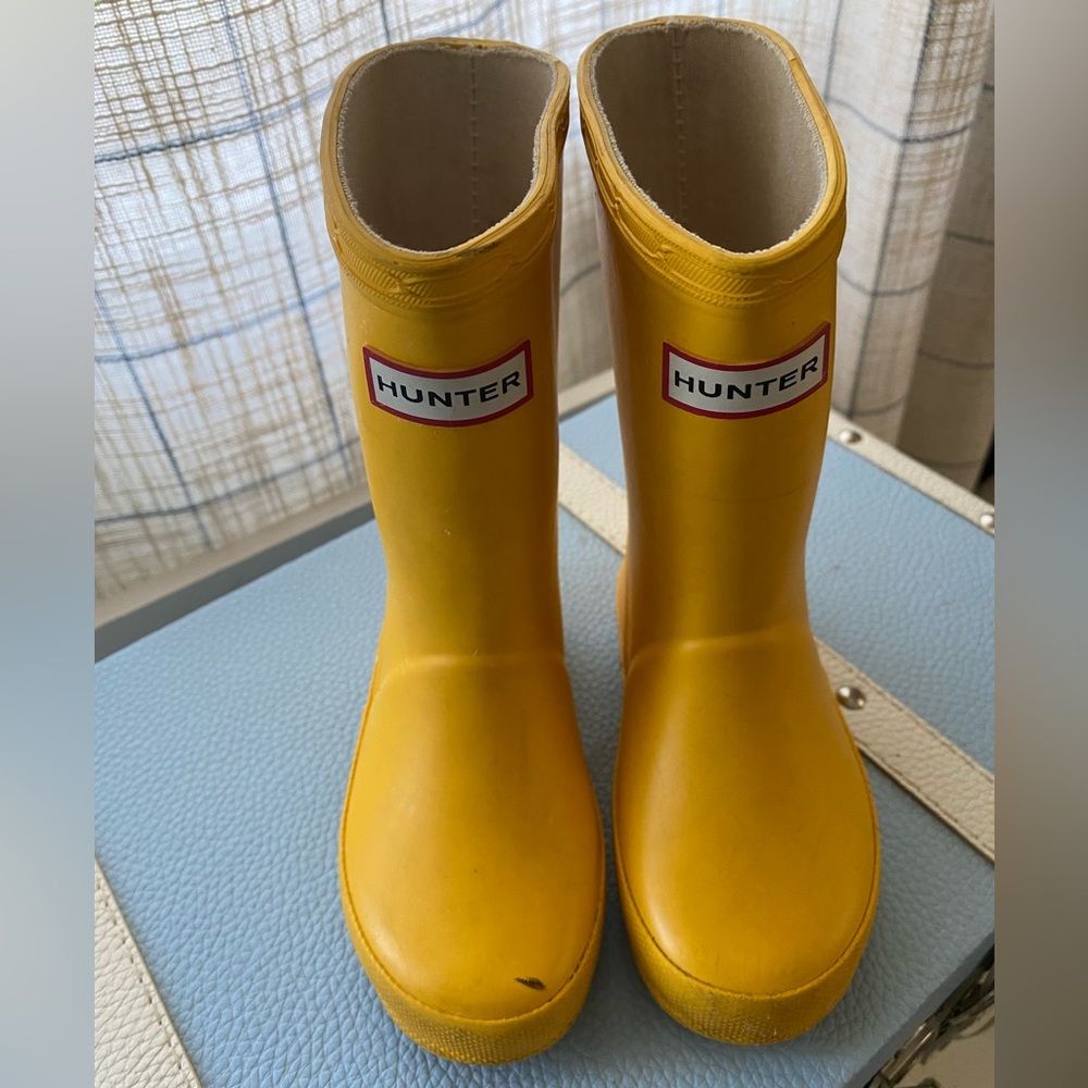 Kids Yellow Hunter Rainboots size US 8/9 or uk 7